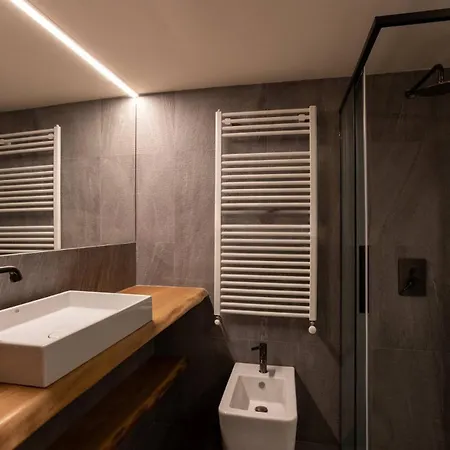 4br Chalet Piazzale Della Funivia - What'app - 0039-3512-039-610 - For Reservations! Courmayeur