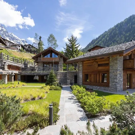 Villa 4br Chalet Piazzale Della Funivia - What'app - 0039-3512-039-610 - For Reservations! *